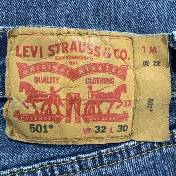 Levis 501 Jeans Mens 32x30 Blue Original Fit Straight Mid Rise Medium Wash Denim - Picture 4 of 11